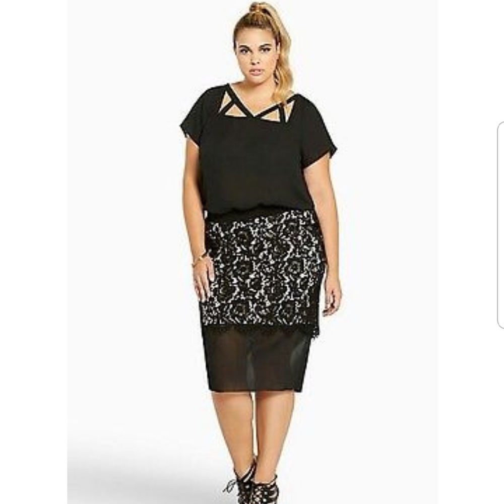 NWT Torrid lace and mesh pencil skirt